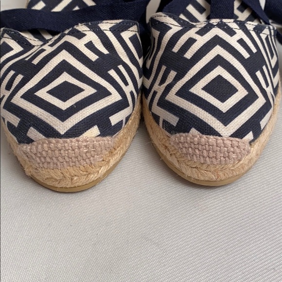 Tory Burch Clubhouse navy and cream geometric espadrilles 39 - Picture 11 of 11